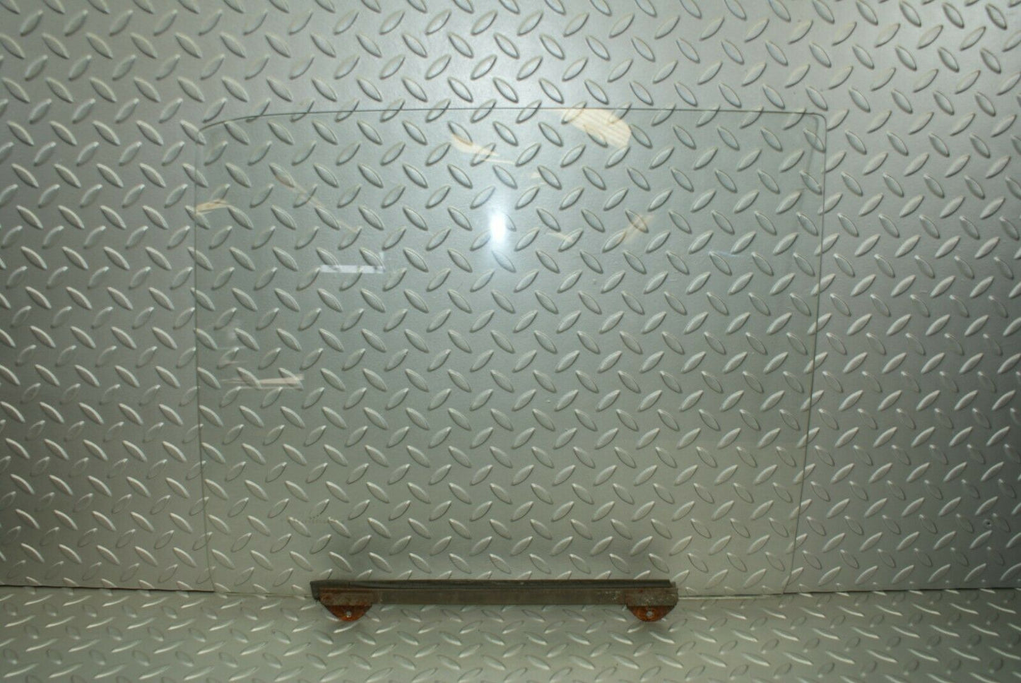 3098 Mercedes-Benz W115 220D Rear Right Door Window Glass