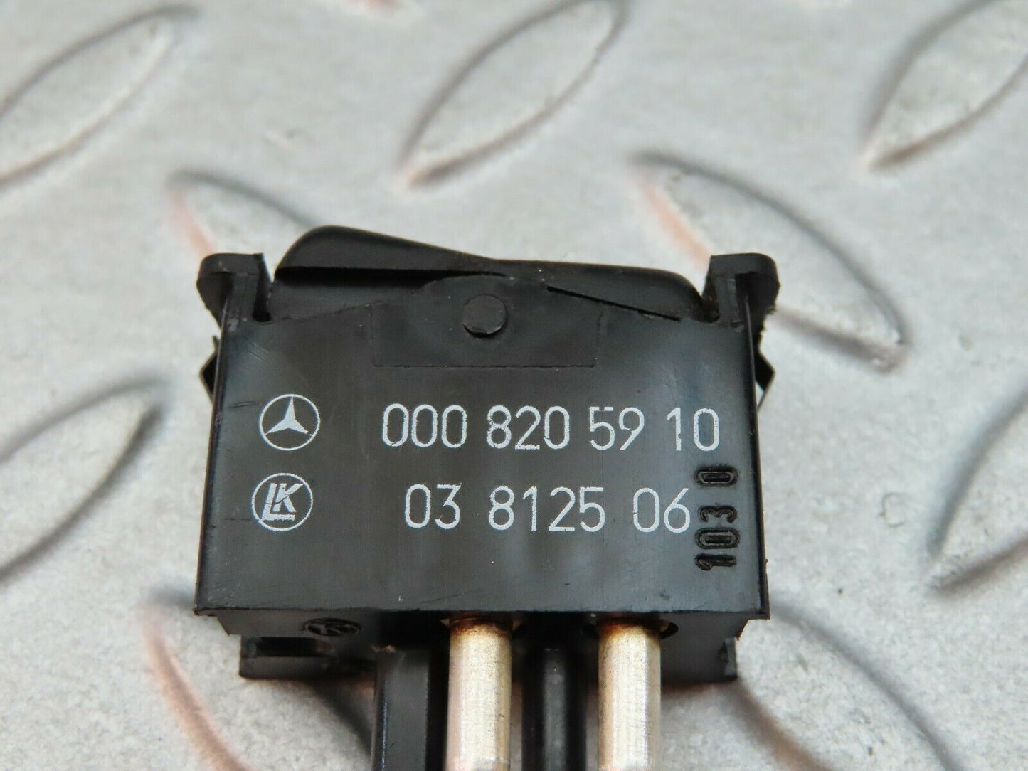 5798 Mercedes-Benz W123 200 Interior Light Switch 0008205910
