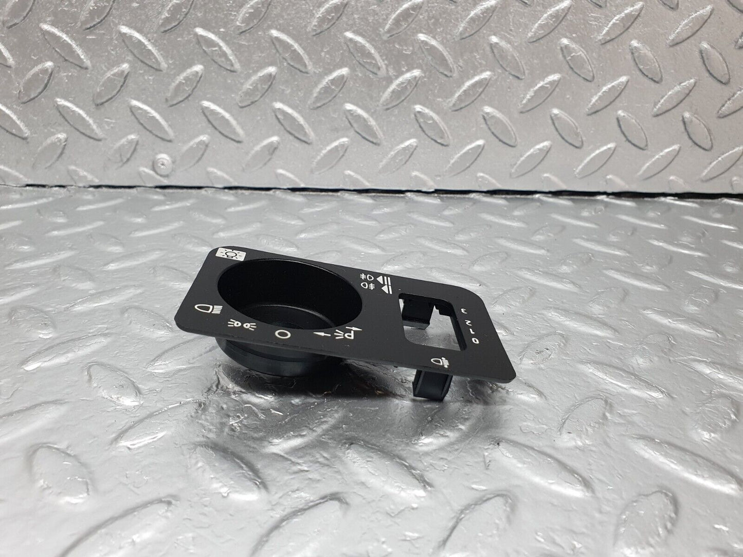 42938 Mercedes-Benz W201 190 Light Switch Trim Cover 2016890880