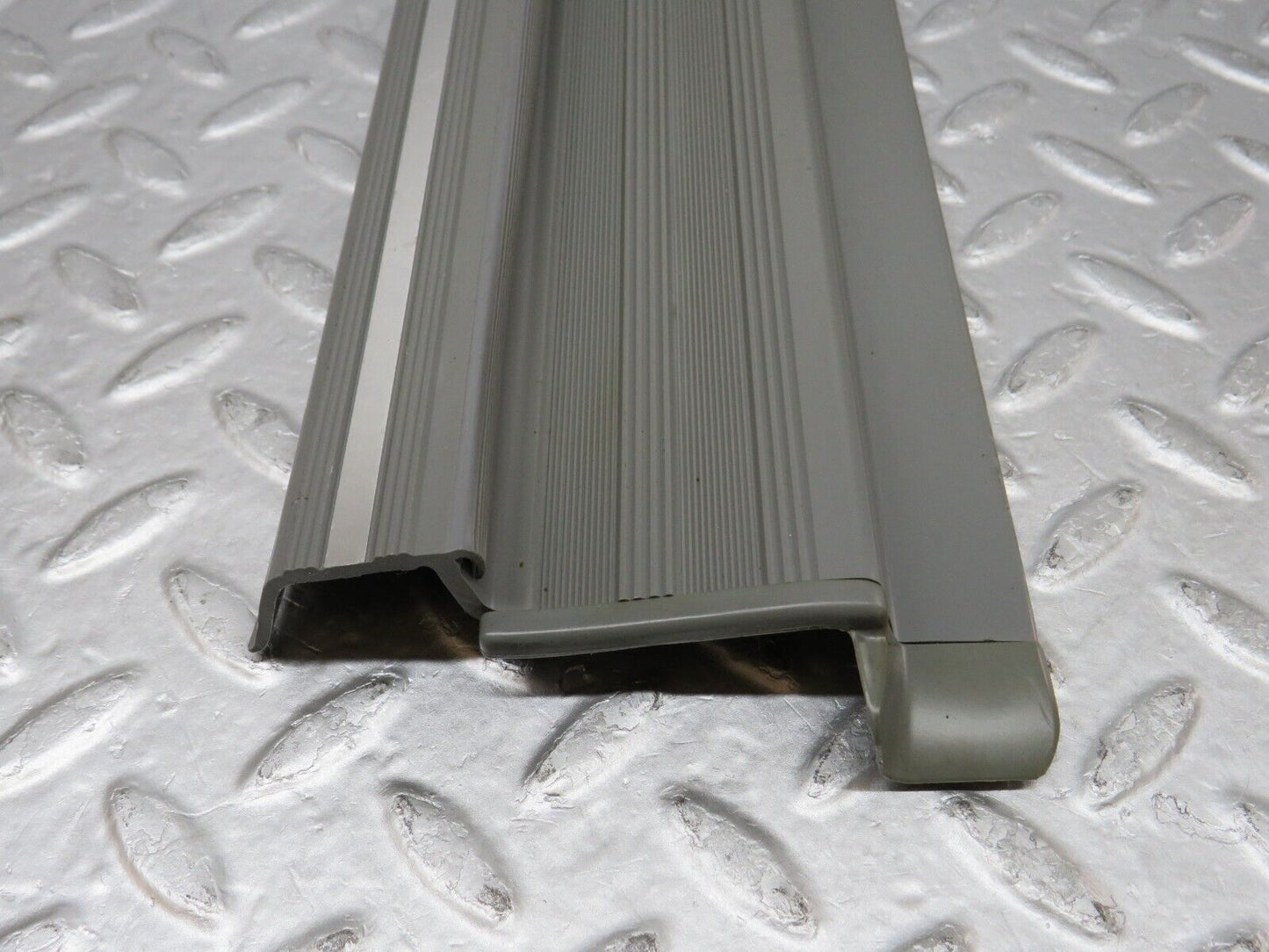 35992 Mercedes-Benz W126 420SE Rear Left Door Sill Trim Grey