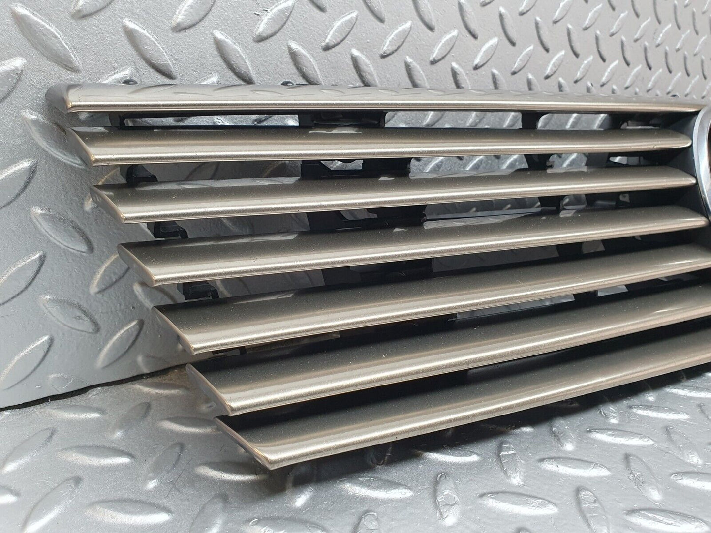 42175 Mercedes-Benz R129 320SL Coupe Bonnet Grill 1298800185