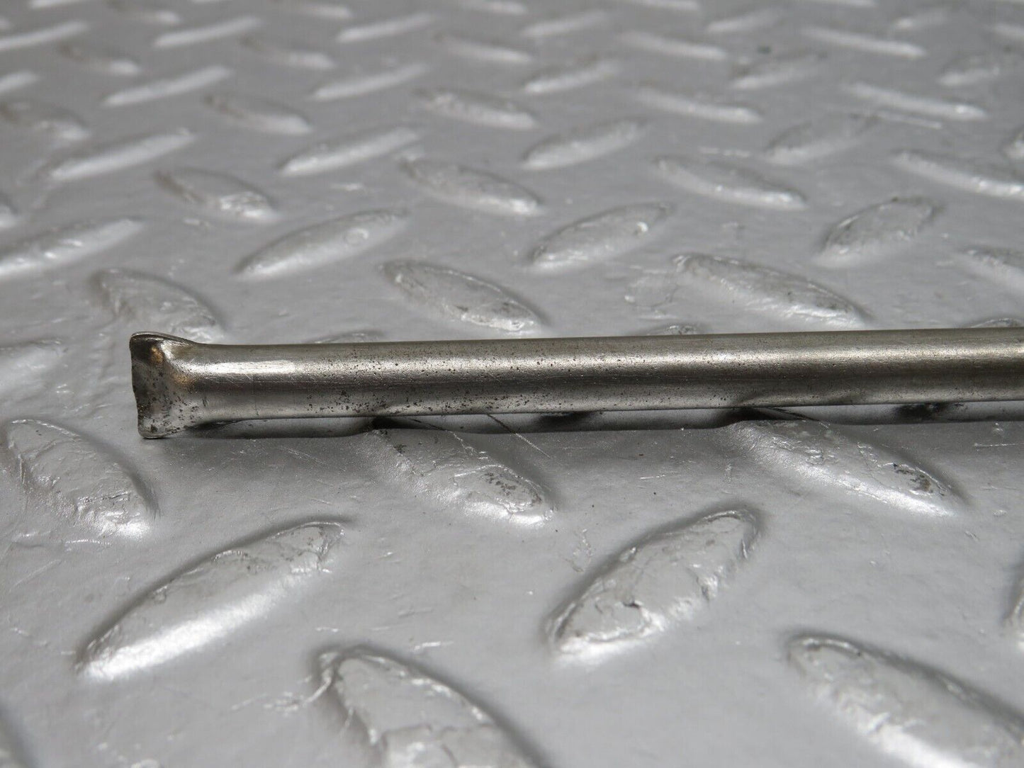 32274 Mercedes-Benz C123 240D Coupe Camshaft Oil Tube