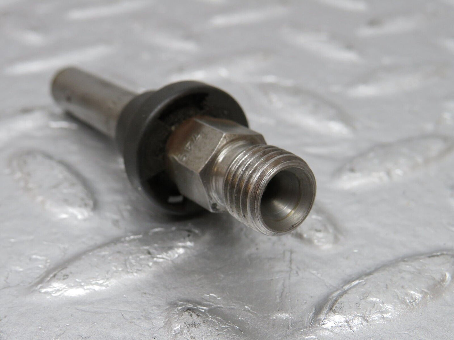 34125 Mercedes-Benz W124 260E Fuel Injector Bosch 0437502010