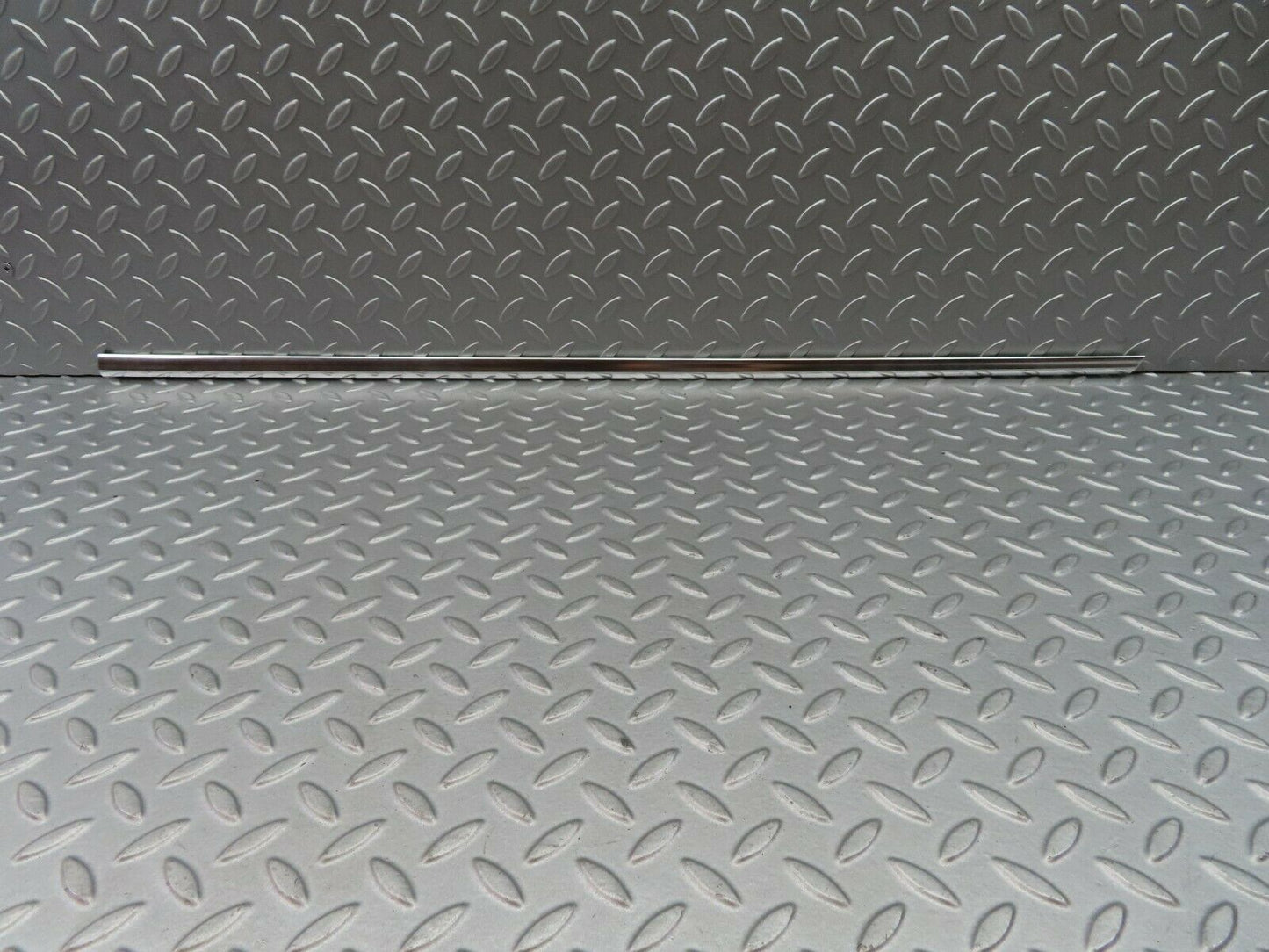 5910 Mercedes-Benz W123 200 Front Left Door Chrome Moulding Trim