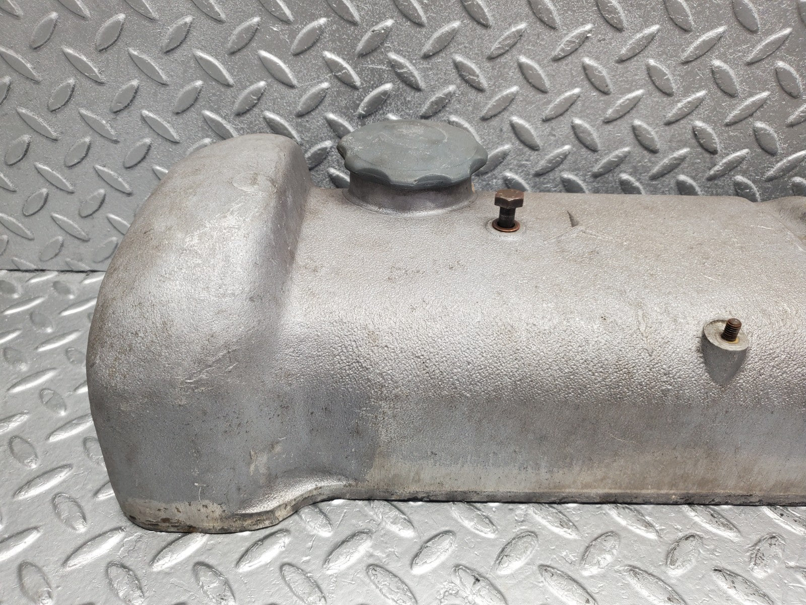 W112 cylinder head cover used OEM