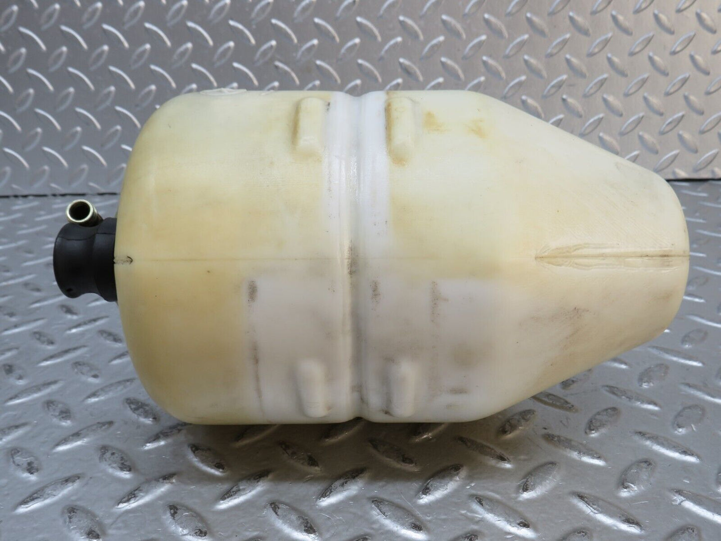 28475 Mercedes-BenzS123 240D Hydraulic Suspension Fluid Reservoir 1233270172