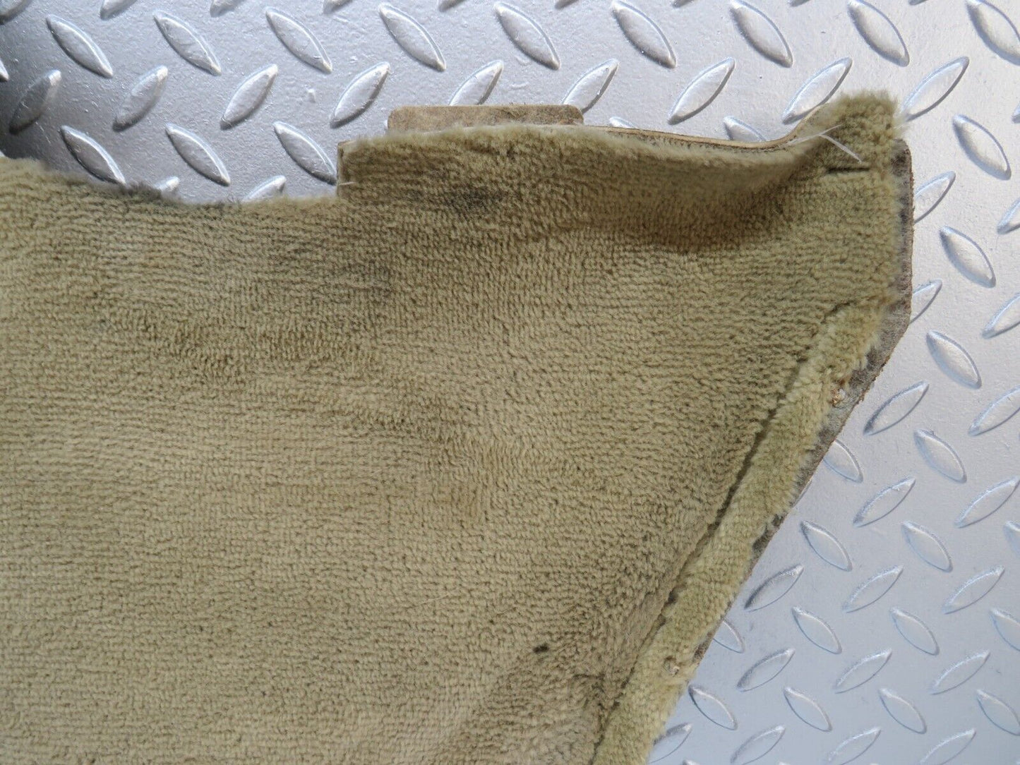 34156 Mercedes-Benz W124 260E Centre Console Carpet Right Side Beige