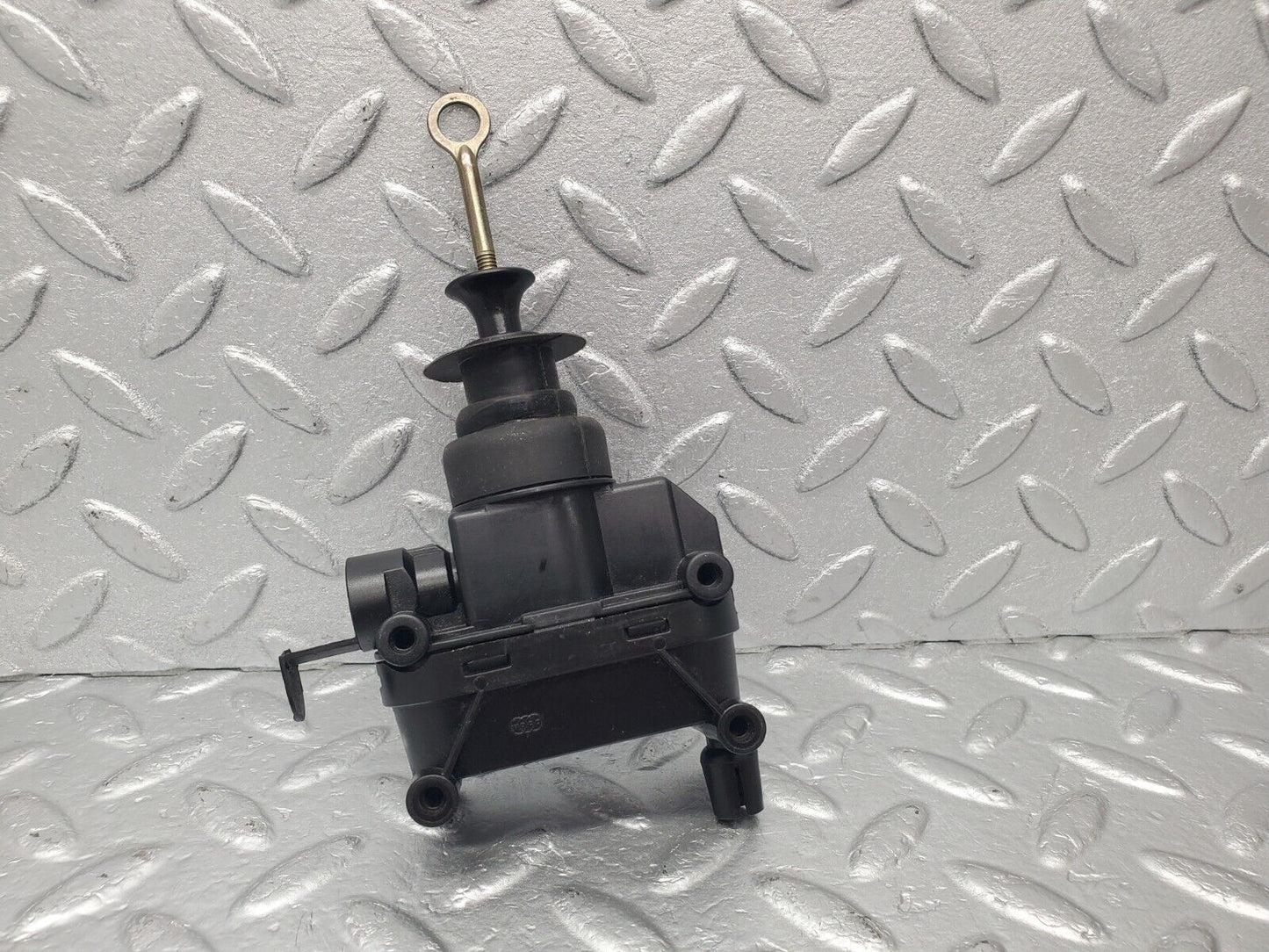 46147 Mercedes-Benz W124 Front Left Door Lock Vacuum Actuator