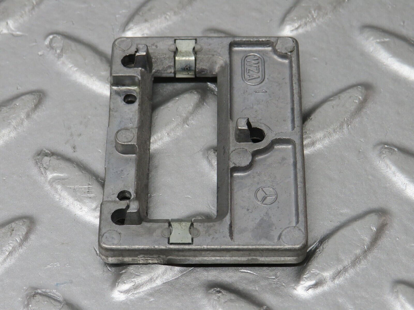 33941 Mercedes-Benz W124 260E Rear View Mirror Mount Bracket