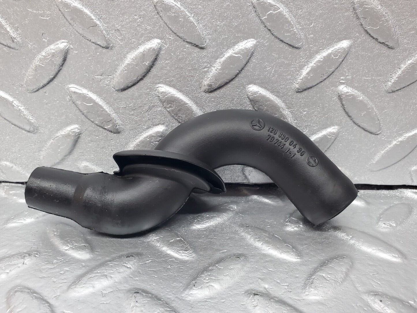 45740 Mercedes-Benz W126 420SE Heater Water Drain Hose Pipe Right 1268300496