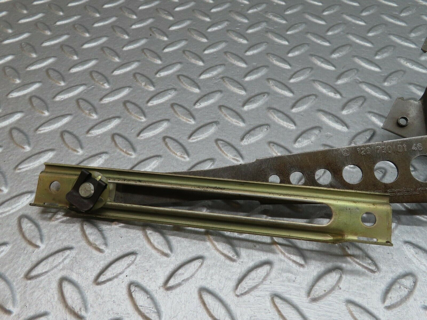 18045 Mercedes-Benz W123 200 Rear Left Manual Window Regulator 1237300146