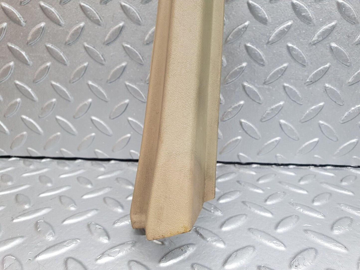 40977 Mercedes-Benz W126 300SE Rear Right Door Window Frame Cover 1267350671