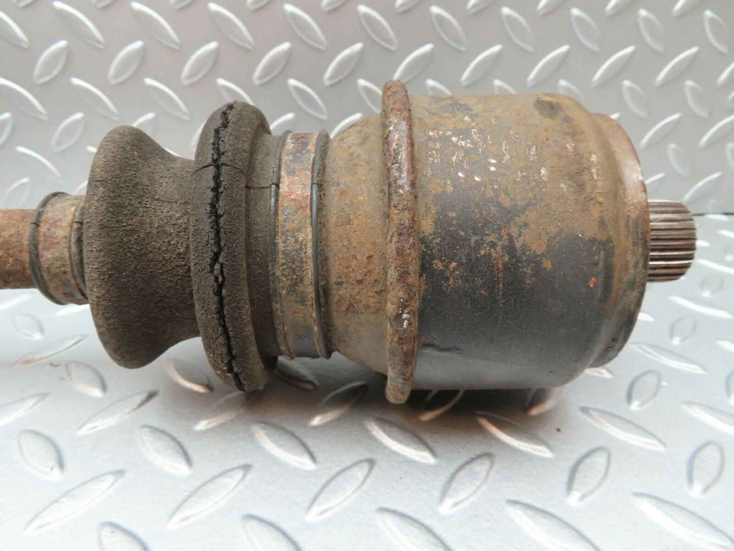 3971 Mercedes-Benz S123 200T Wagon Axle Shaft Drive Shaft