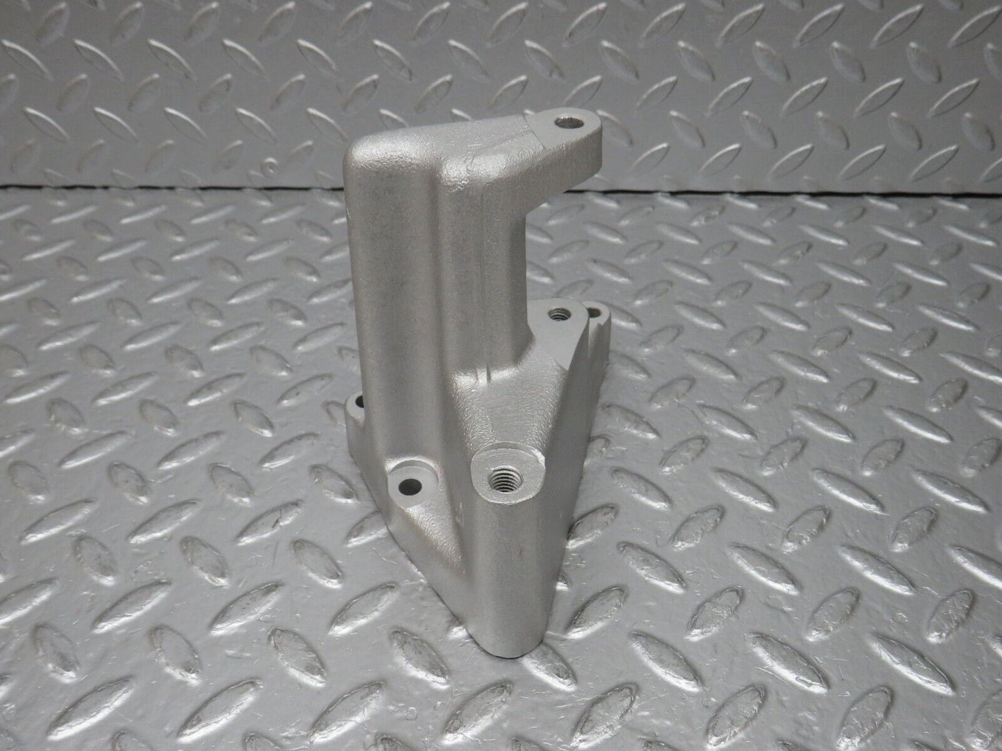 32754 Mercedes-Benz C107 R107 350 V8 Alternator Generator Bracket 1161550735