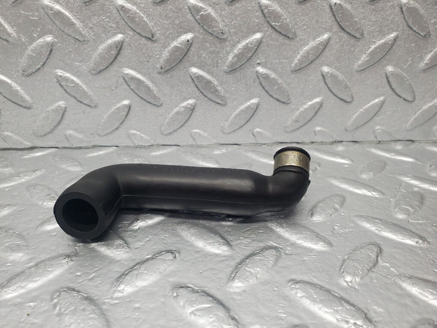 46208 Mercedes-Benz W124 280E Crankcase Breather Hose Pipe 2X 1040943582 1040943682