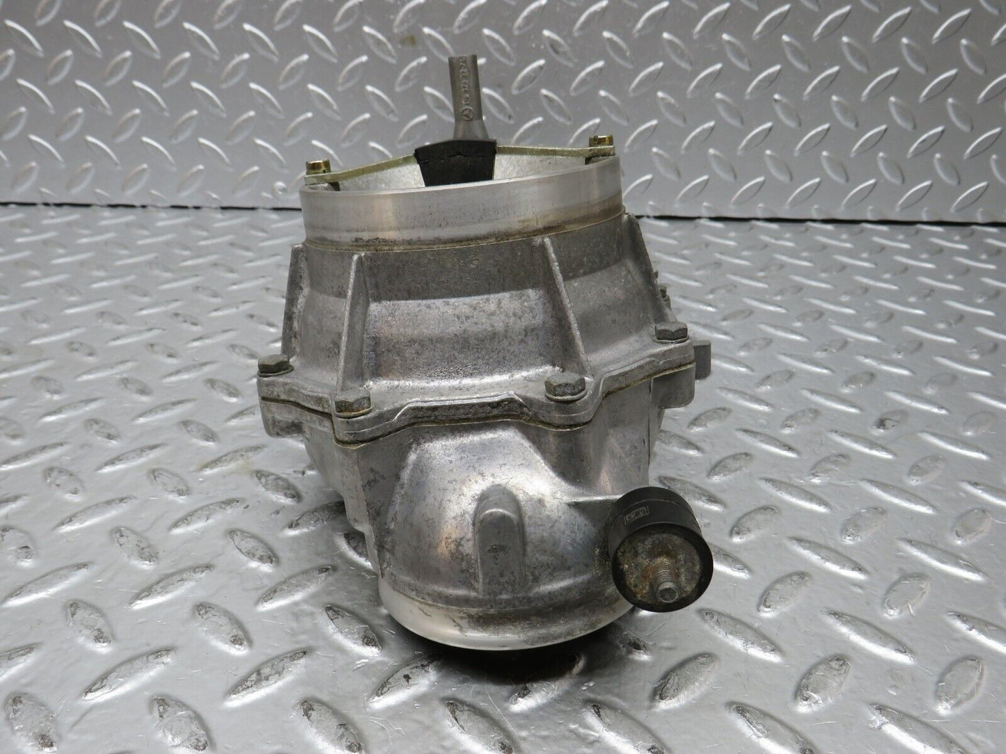 27382 Mercedes-Benz W123 280E Air Flow Mass Meter Sensor Bosch 0438120115