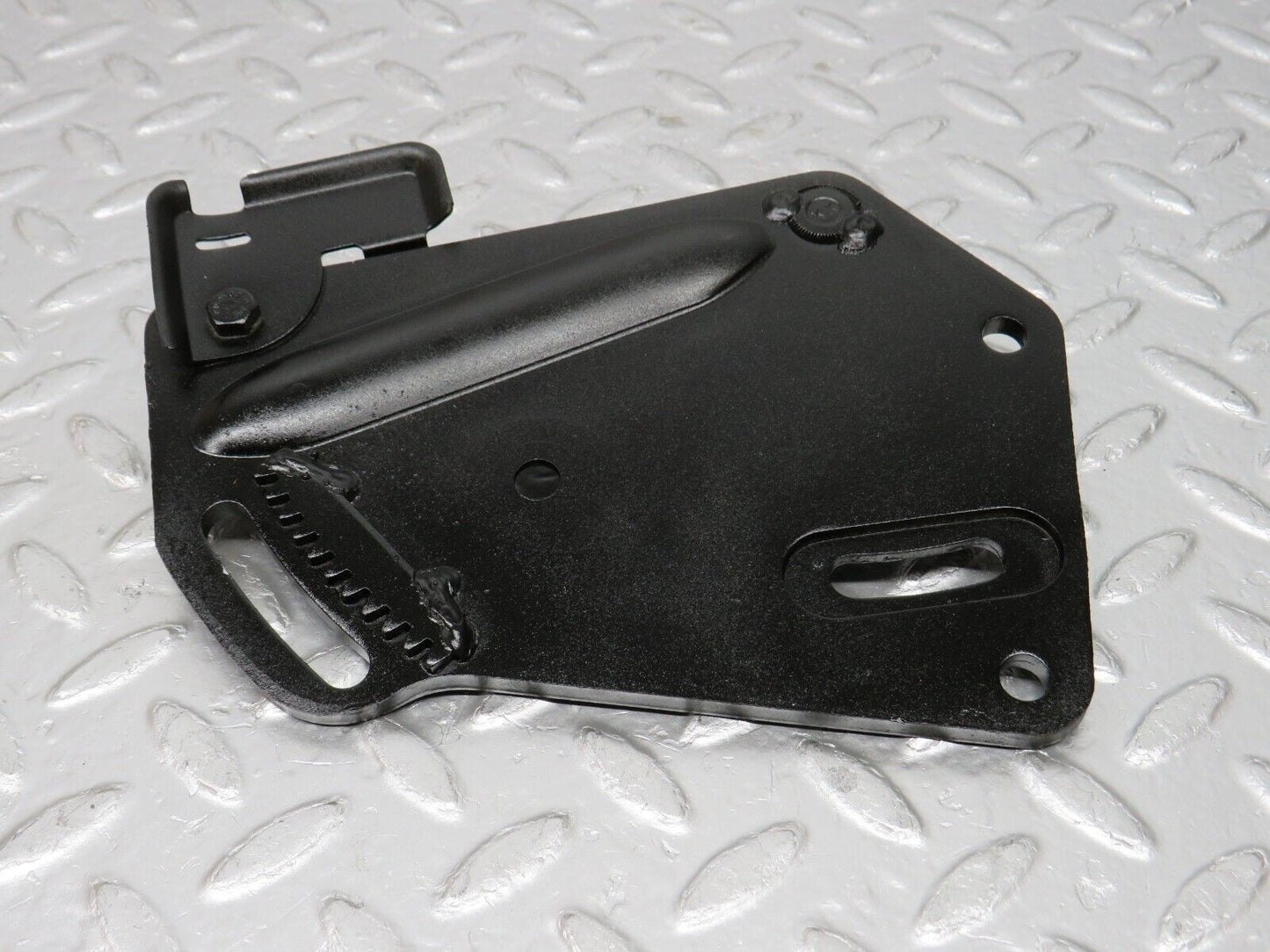 32945 Mercedes-Benz C107 R107 450 V8 Power Steering Pump Bracket