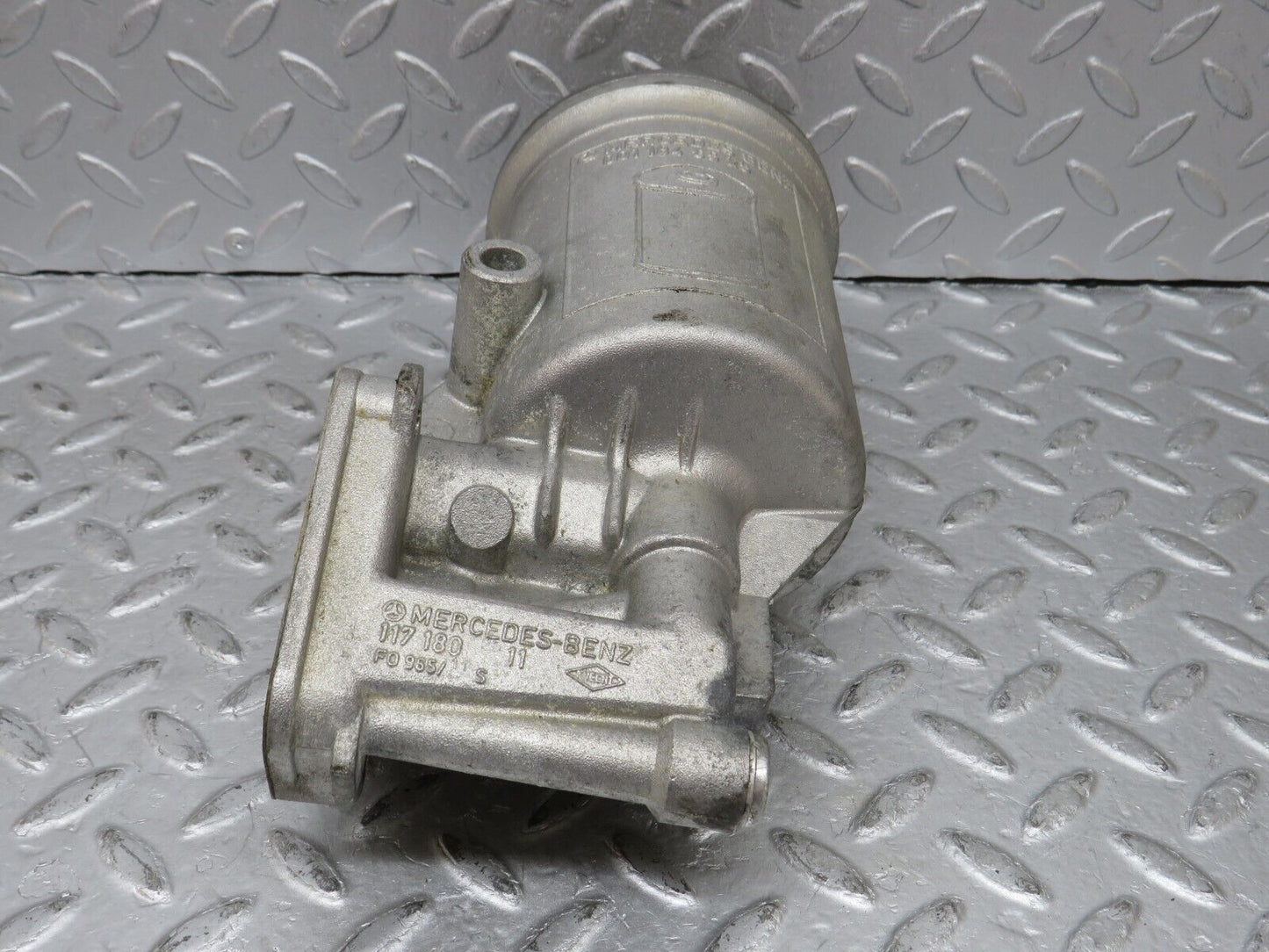 36333 Mercedes-Benz W126 420SE Oil Filter Housing 1171802611 1171840008