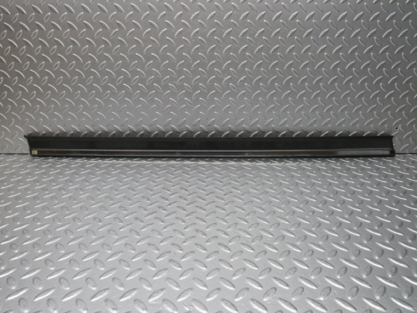 32301 Mercedes-Benz S124 300TE Wagon Front Right Door Centre Moulding Trim