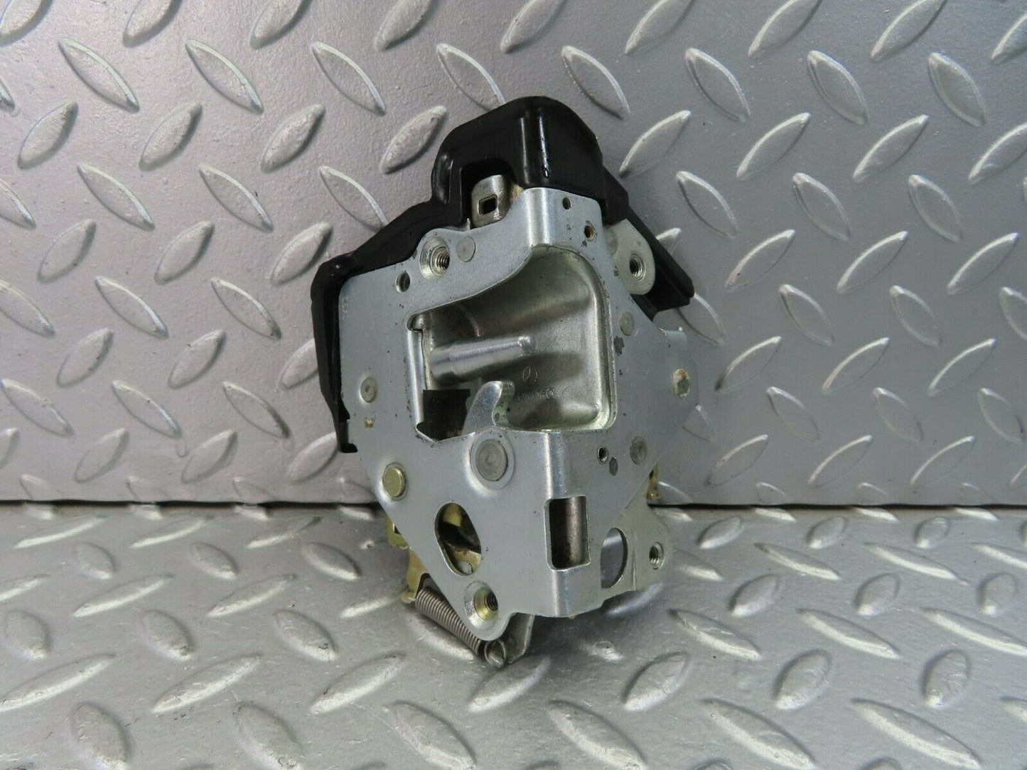 10725 Mercedes-Benz W123 230E Rear Left Door Lock Mechanism 1237330108
