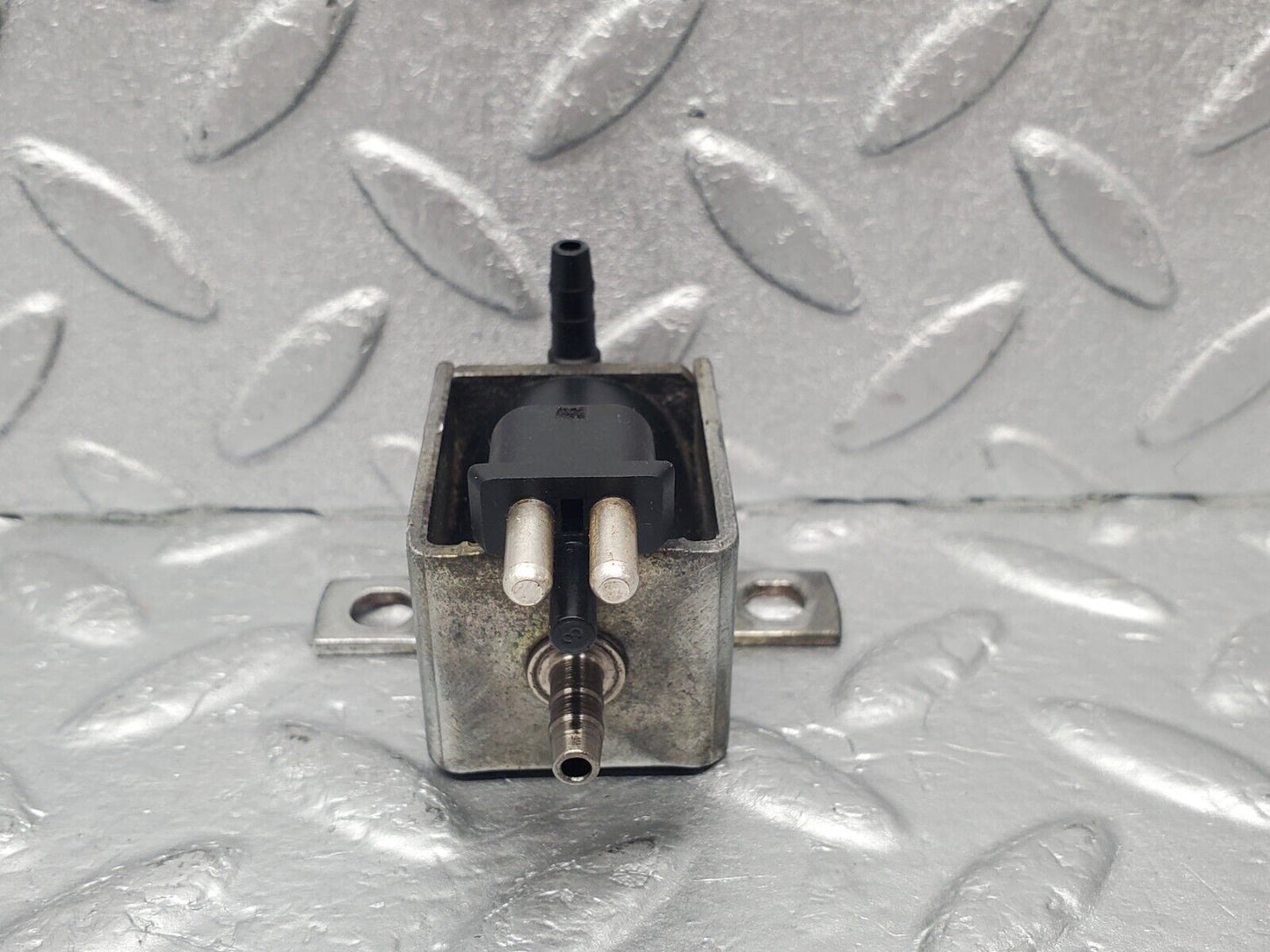 46213 Mercedes-Benz W124 280E Vacuum Control Valve 0015408697