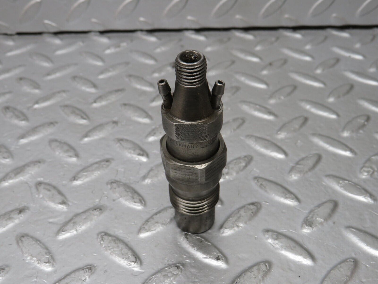 32900 Mercedes-Benz W123 300D Fuel Injector Bosch KCA30S35/4