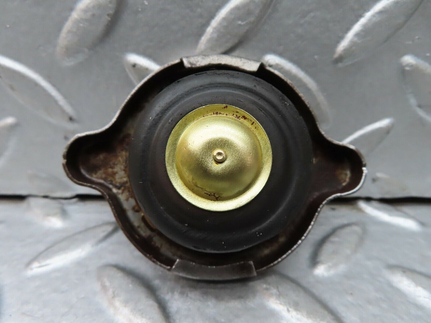 19171 Mercedes-Benz W123 300D Radiator Cap BEHR
