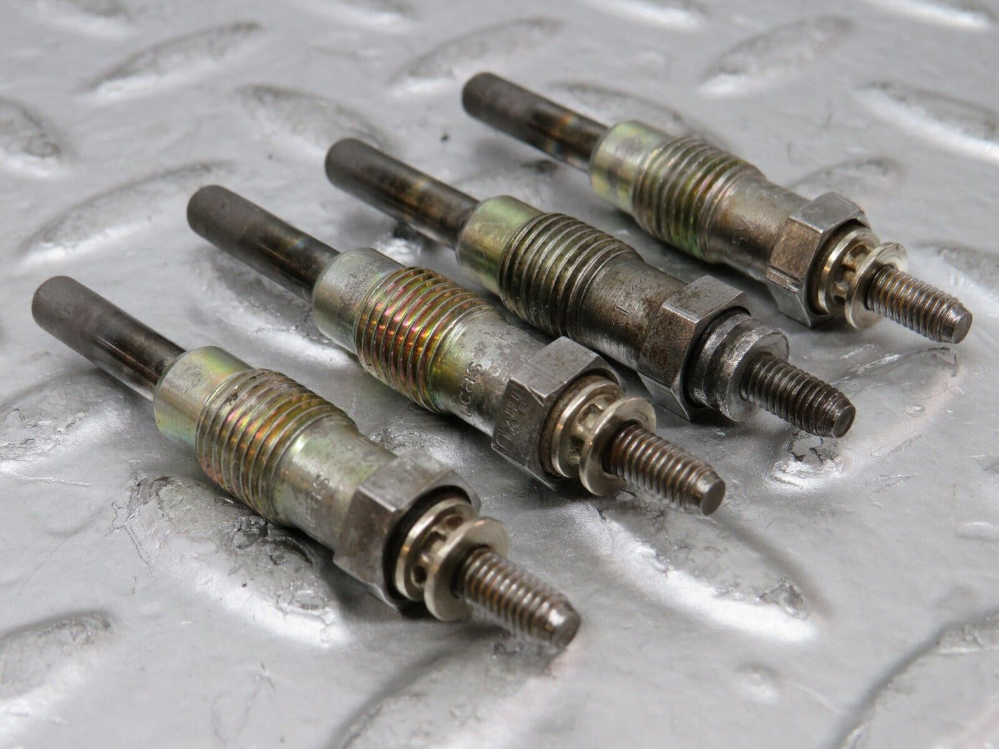 26996 Mercedes-Benz W123 240D Glow Plug Set Bosch