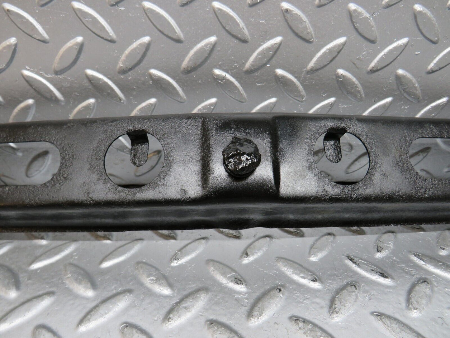 29637 Mercedes-Benz W123 230E Front Bumper Centre Bracket