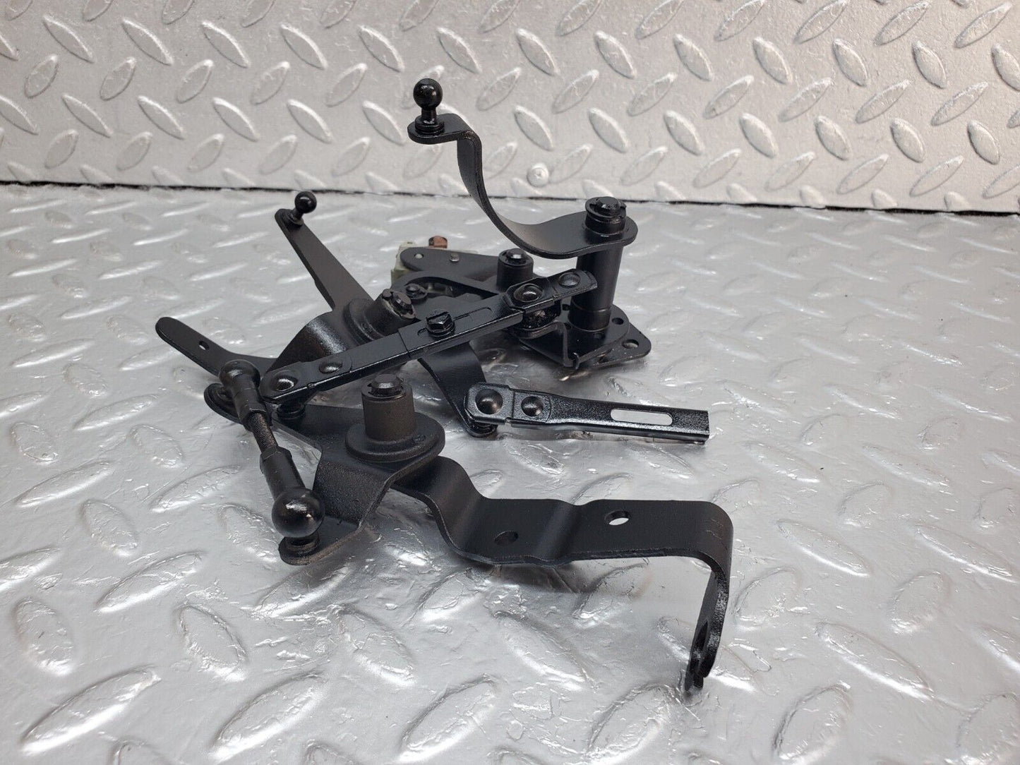 45411 Mercedes-Benz 280E M110.983 Throttle Linkage 0025450114