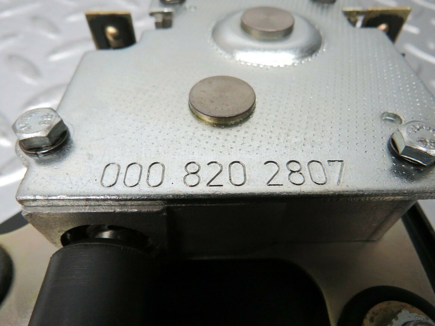 23200 Mercedes-Benz W116 350SE Sunroof Motor With Bracket 0008202807