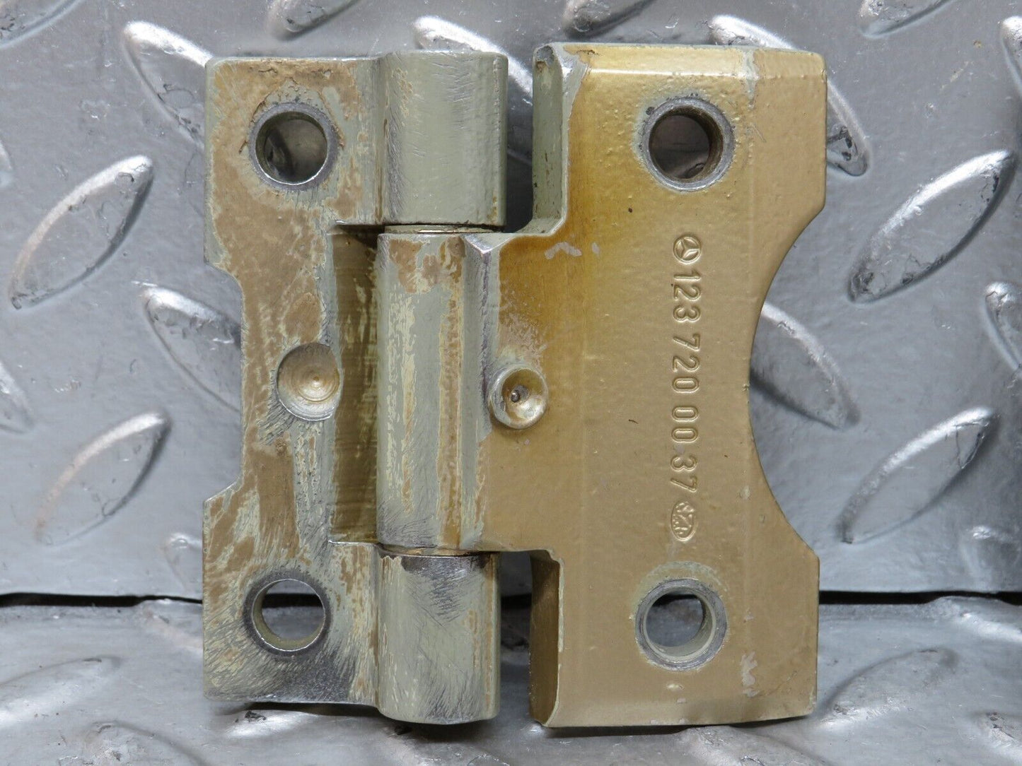28360 Mercedes-Benz S123 240D Wagon Door Hinge Pair 1237200037