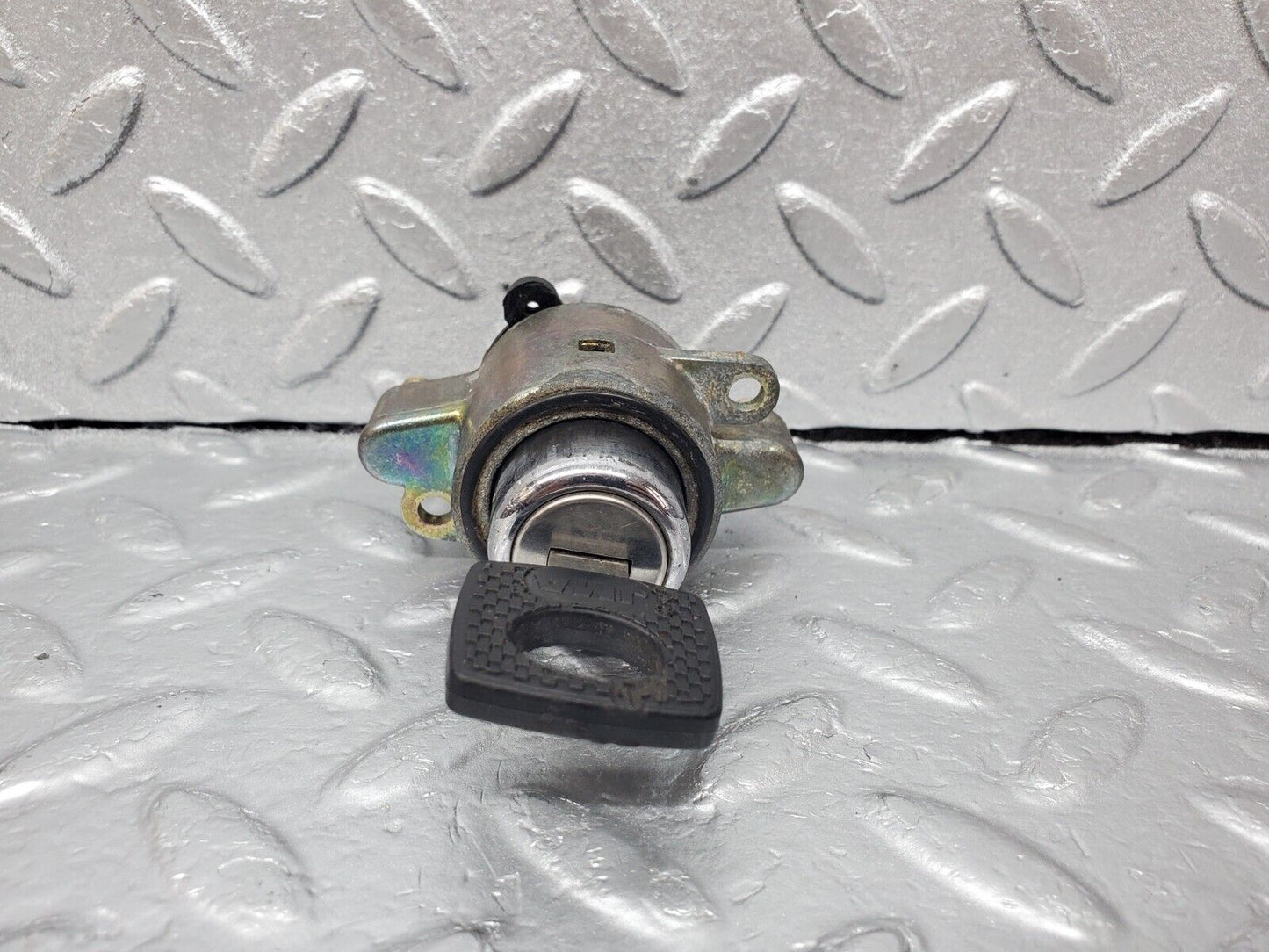 45640 Mercedes-Benz W126 420SE Trunk Lock With Key