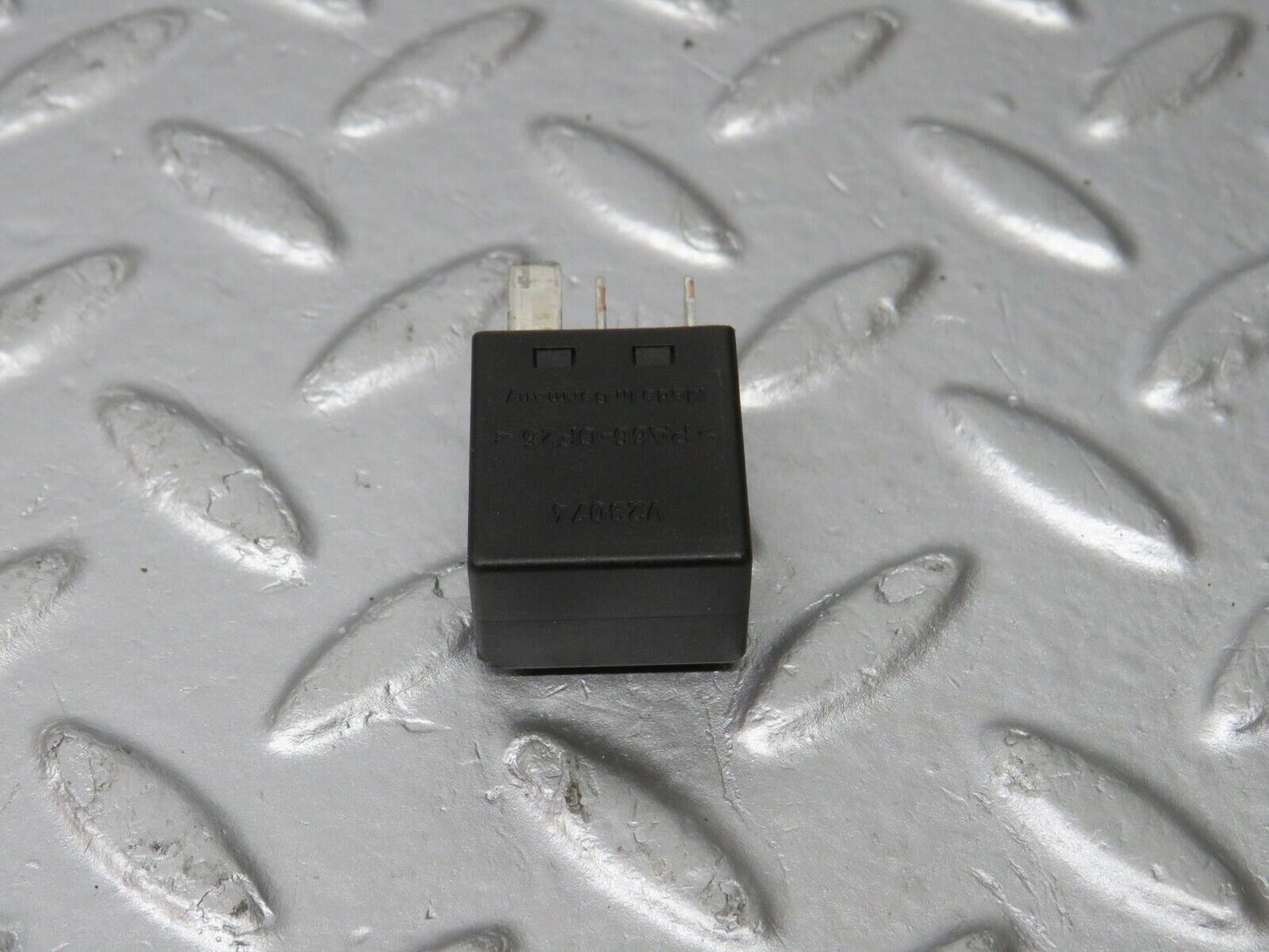 39701 Mercedes-Benz R129 320SL Coupe Indicator Relay 0025421119