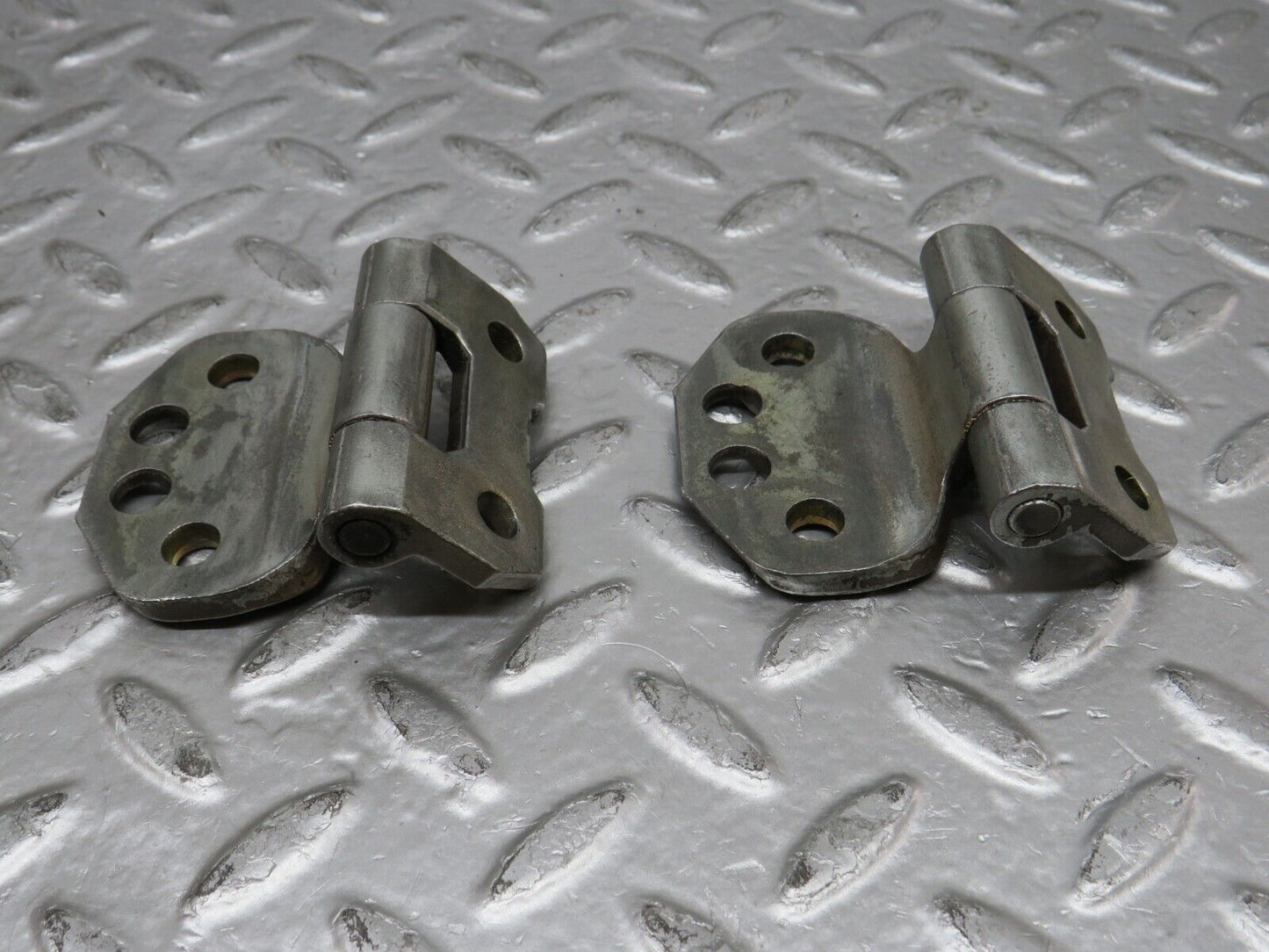 29602 Mercedes-Benz W124 230E Right Door Hinge Pair
