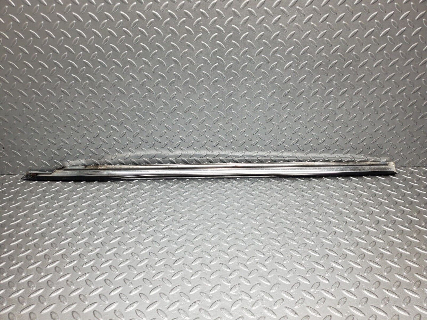 46430 Mercedes-Benz C123 280CE Coupe Right Door Chrome Moulding Trim