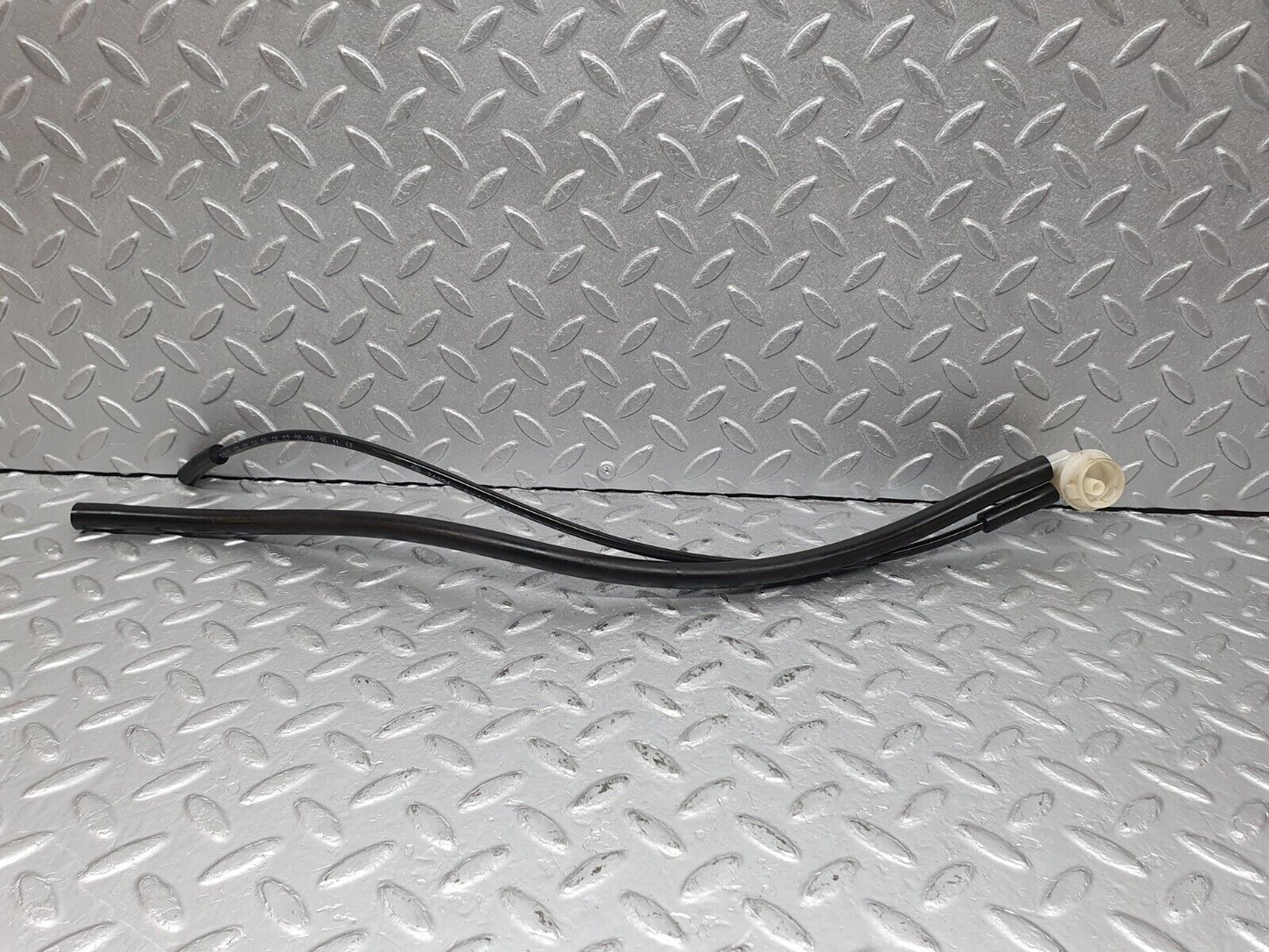 41110 Mercedes-Benz W126 300SE Fuel Vapor Hose Pipe 2014710781