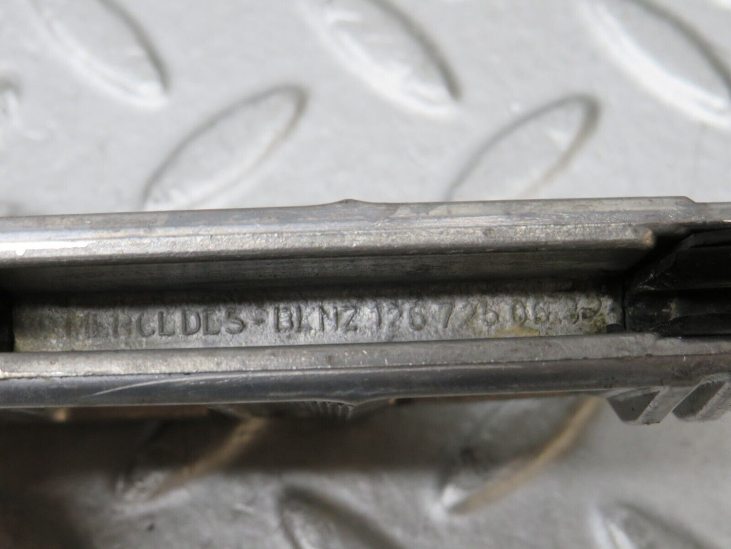 36886 Mercedes-Benz C126 420SEC Coupe Door Window Guide Bracket 1267250632