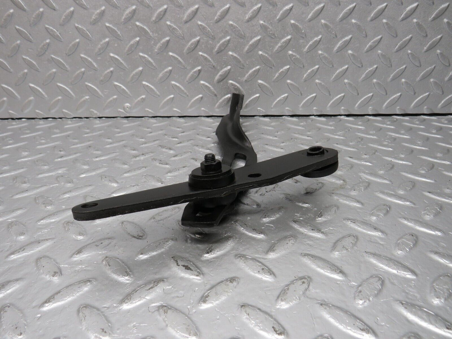 40541 Mercedes-Benz W123 300D Exhaust Bracket
