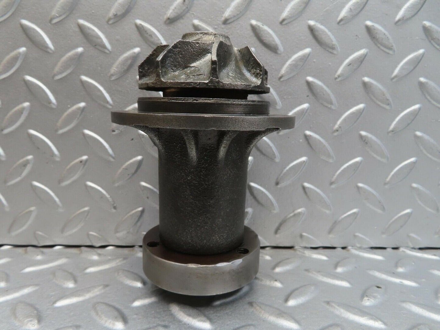 13777 Mercedes-Benz R107 450SL Water Pump 1152010010
