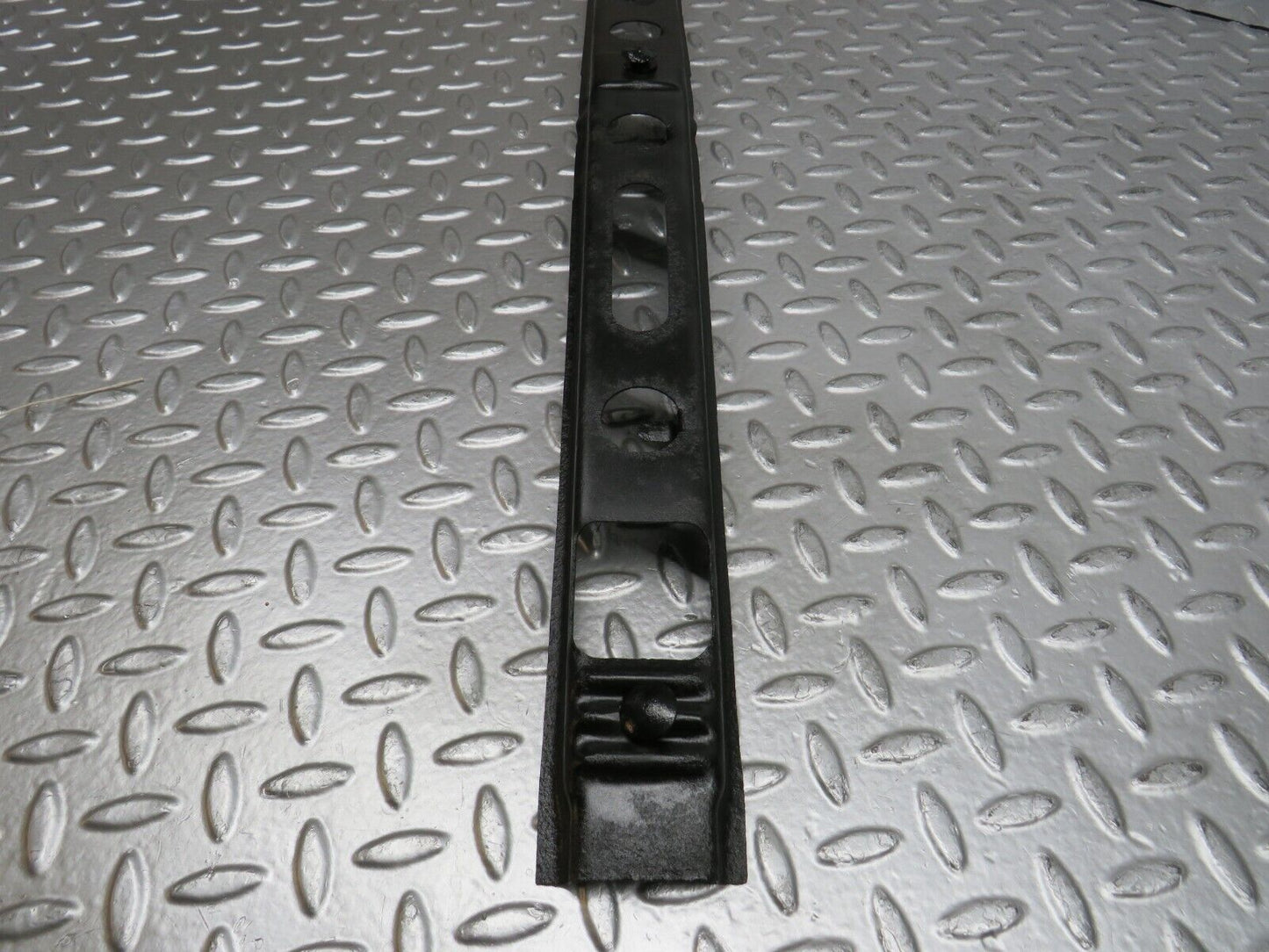 29637 Mercedes-Benz W123 230E Front Bumper Centre Bracket