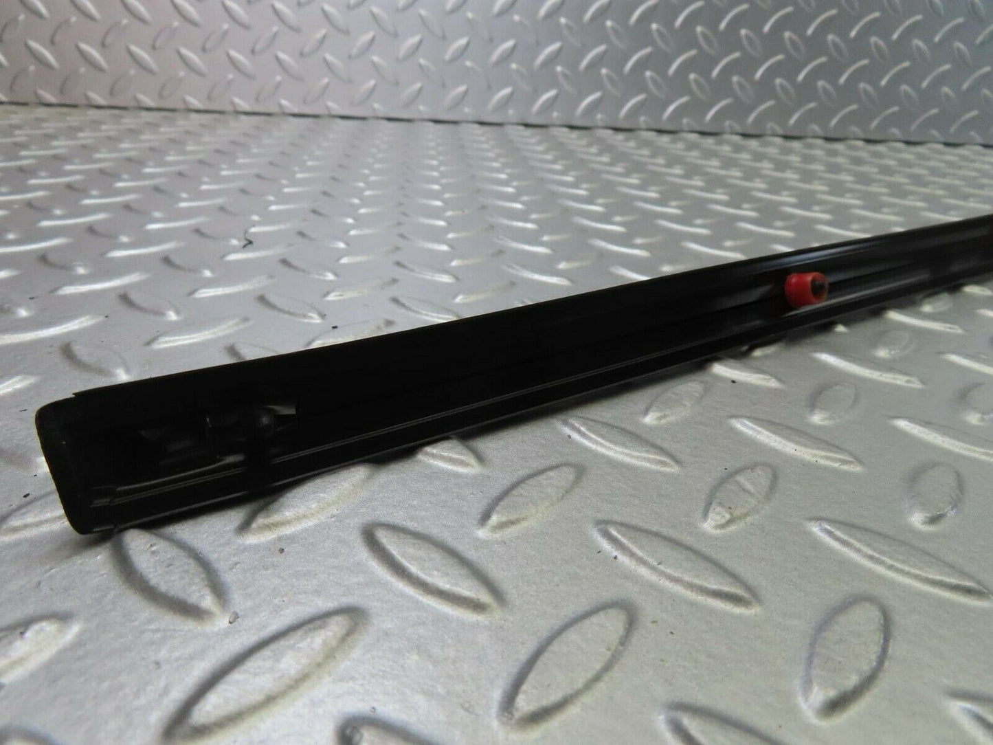 10254 Mercedes-Benz W123 Front Left Door Centre Moulding Trim