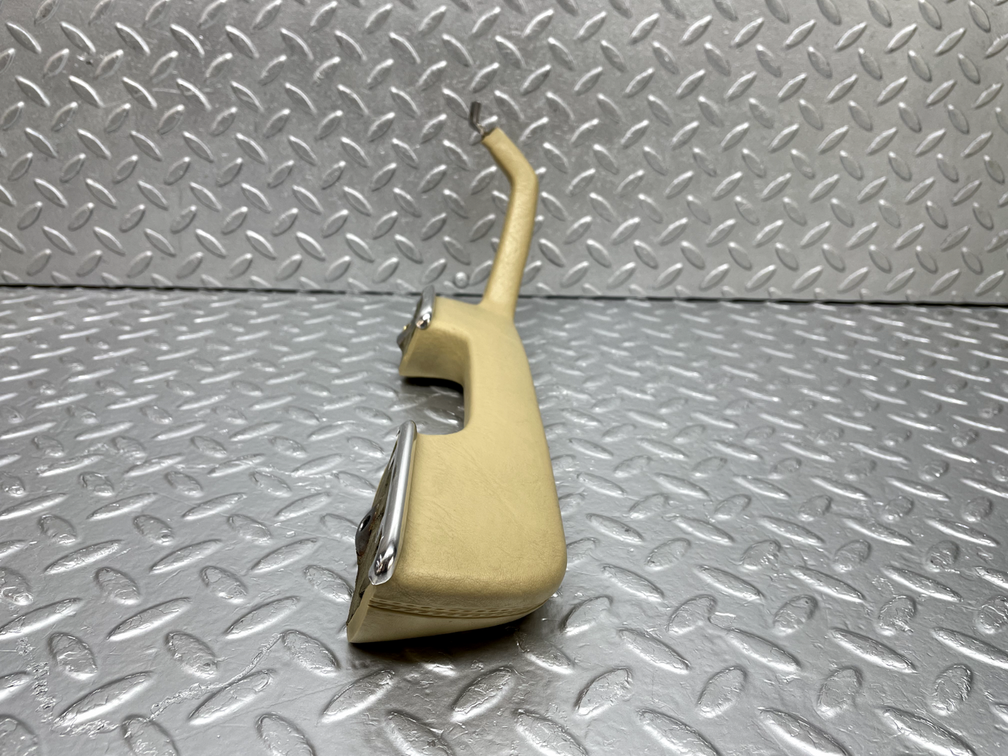 44261 Mercedes-Benz W123 280E Interior Door Handle Beige Left 1239701701