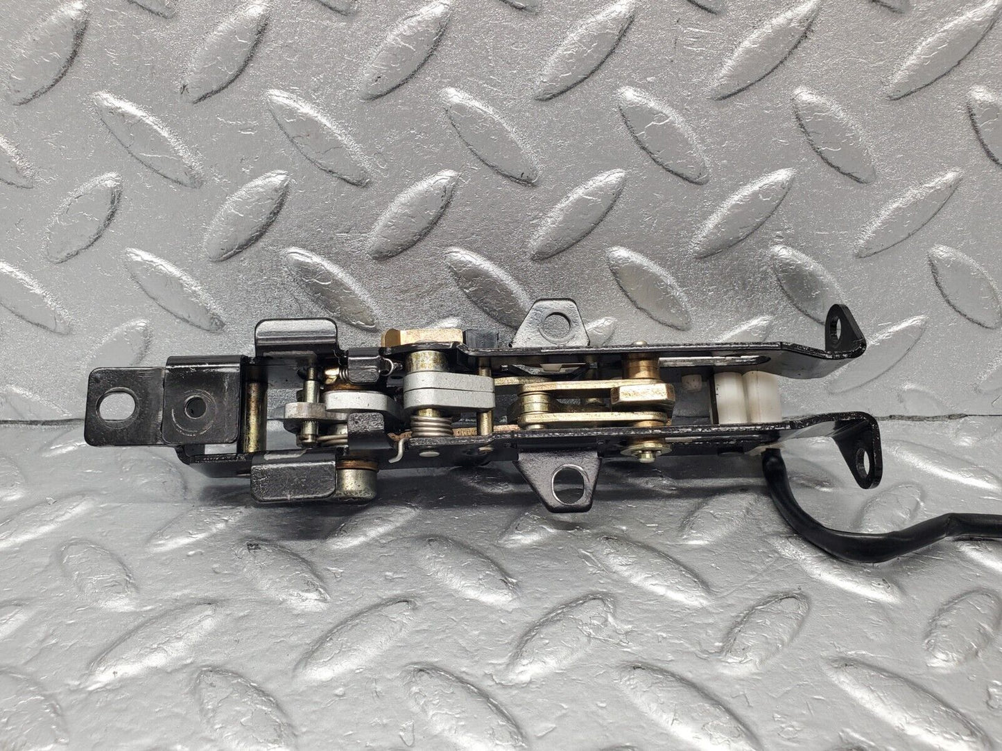 46944 Mercedes-Benz R129 320SL Coupe Soft Top Lock Latch Left 1298000774 1298210951