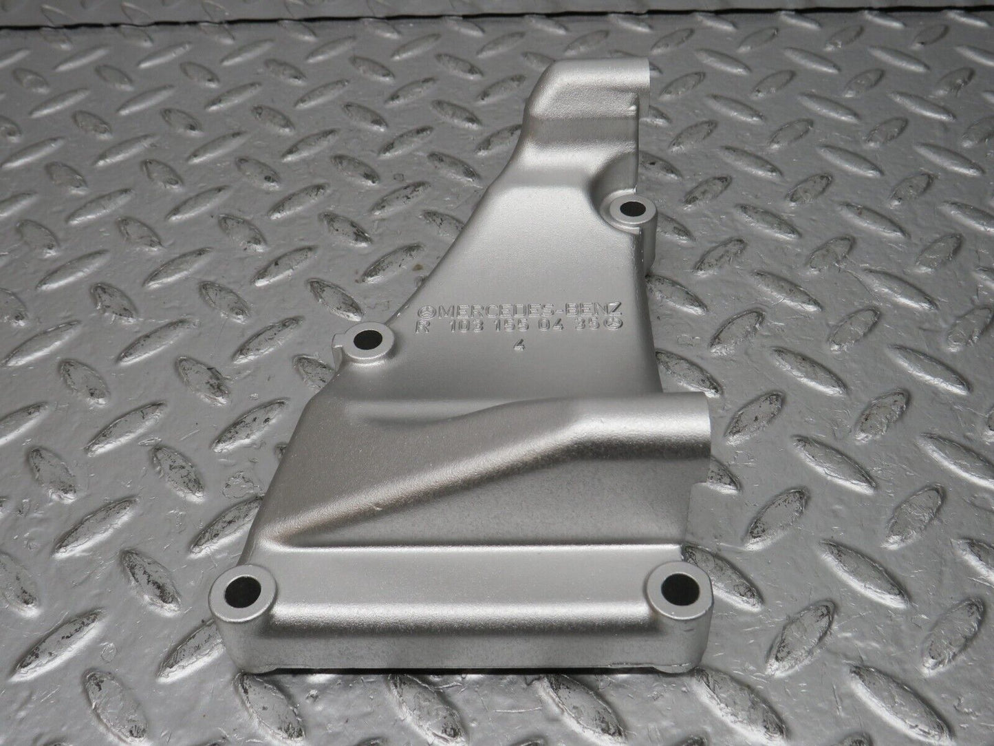 32663 Mercedes-Benz S124 300TE Wagon Alternator Generator Bracket 1031550435