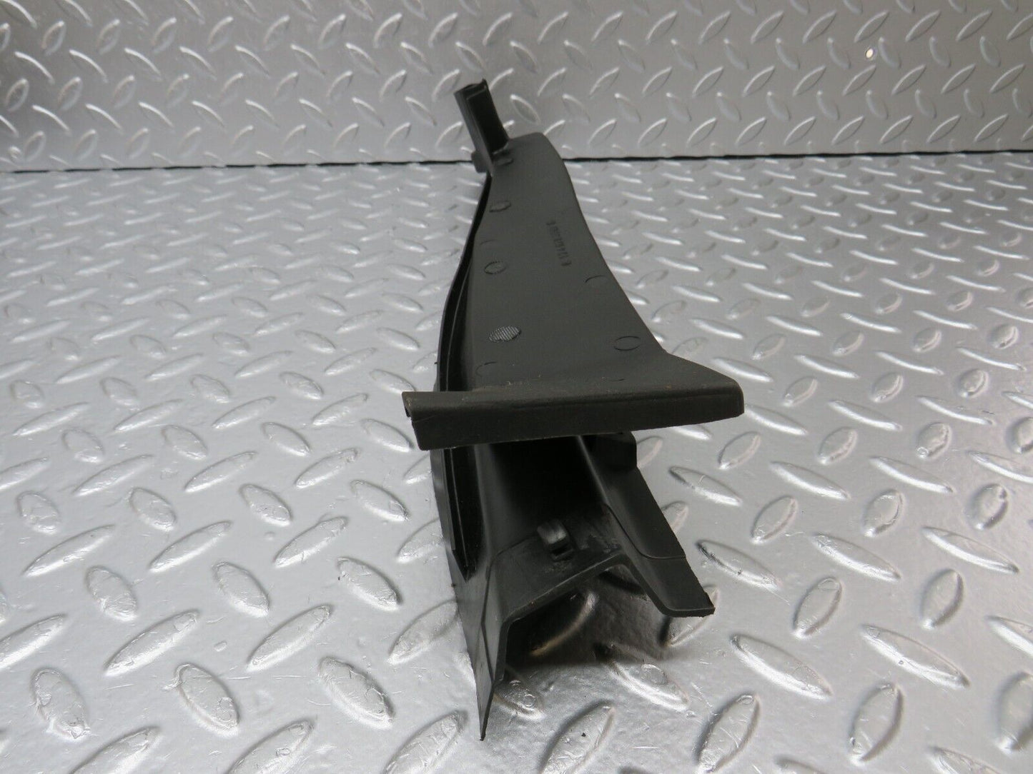 33979 Mercedes-Benz W124 260E Water Drain 1246283707 1246202667