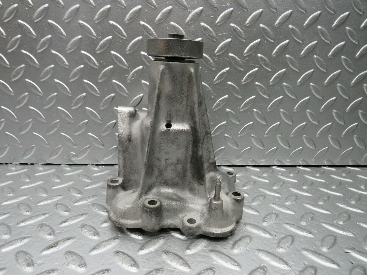22679 Mercedes-Benz C107 450SLC Coupe Water Pump 1172010201