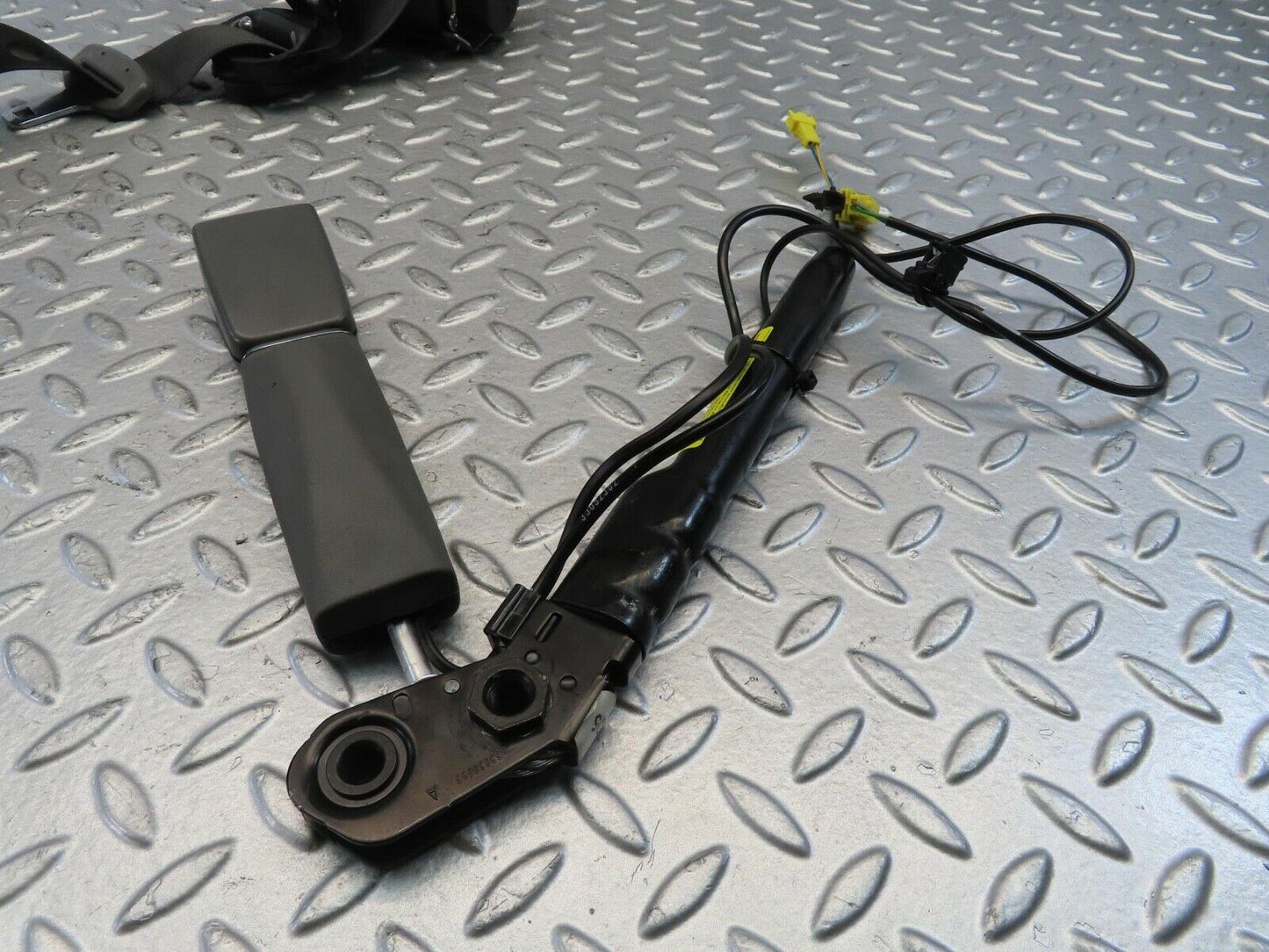11212 Mercedes-Benz W221 S320 Front Left Seat Belt With Buckle 2218603185