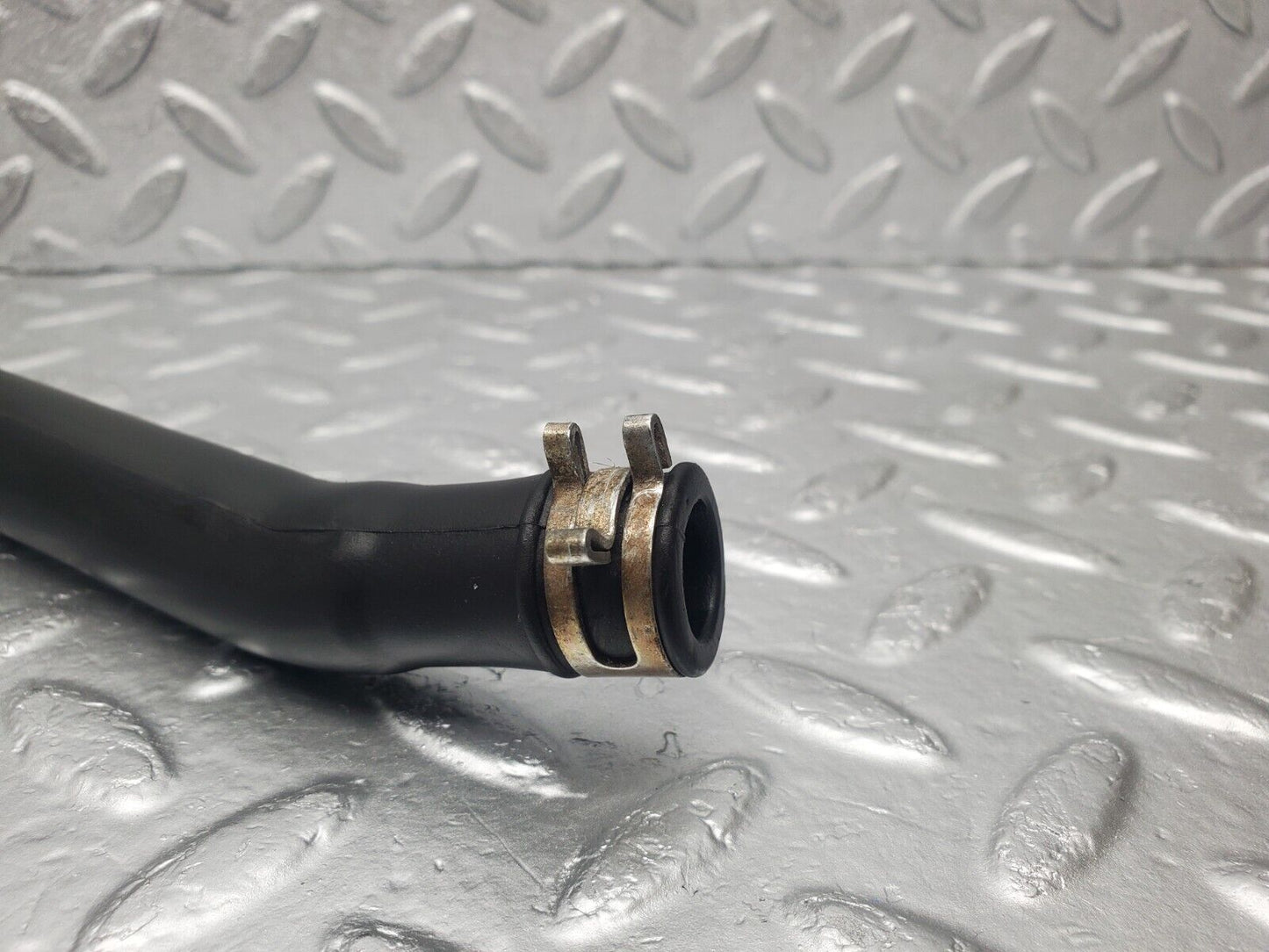 46208 Mercedes-Benz W124 280E Crankcase Breather Hose Pipe 2X 1040943582 1040943682