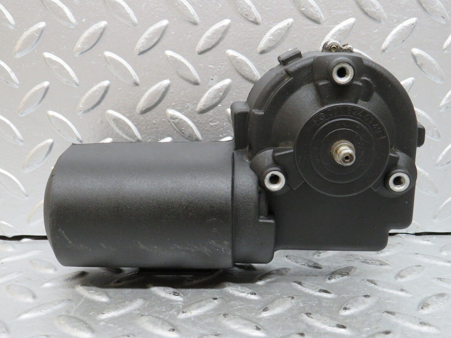 29048 Mercedes-Benz C124 320CE Coupe Wiper Motor Bosch 0390241425 with cover